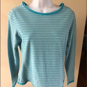 Women’s long sleeve tee.